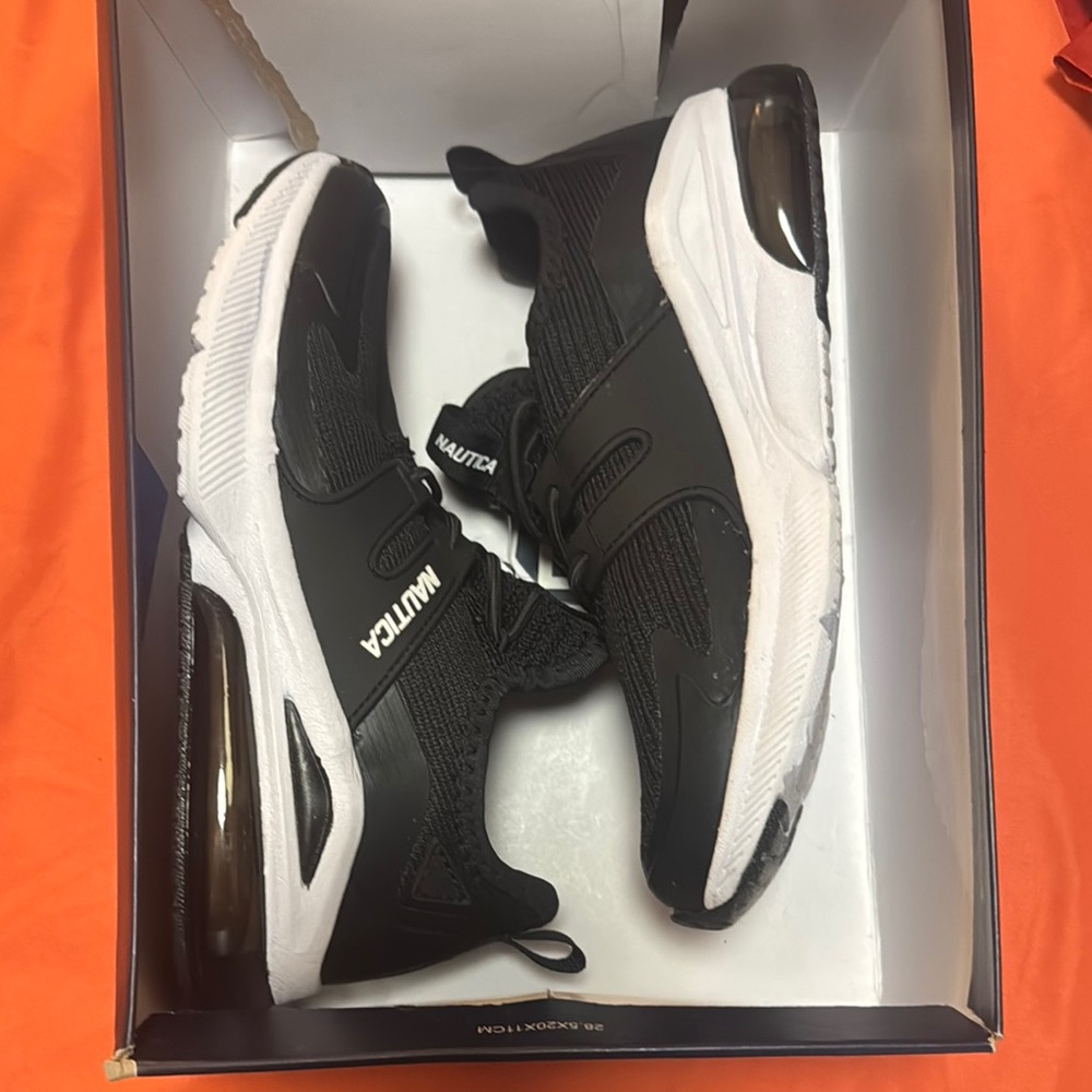 Nautica Black and White Sneakers Modern Lace-Up Design